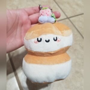 Smoko Sofia Souffle Pancake 4 Inch Plush Keychain Bag Charm